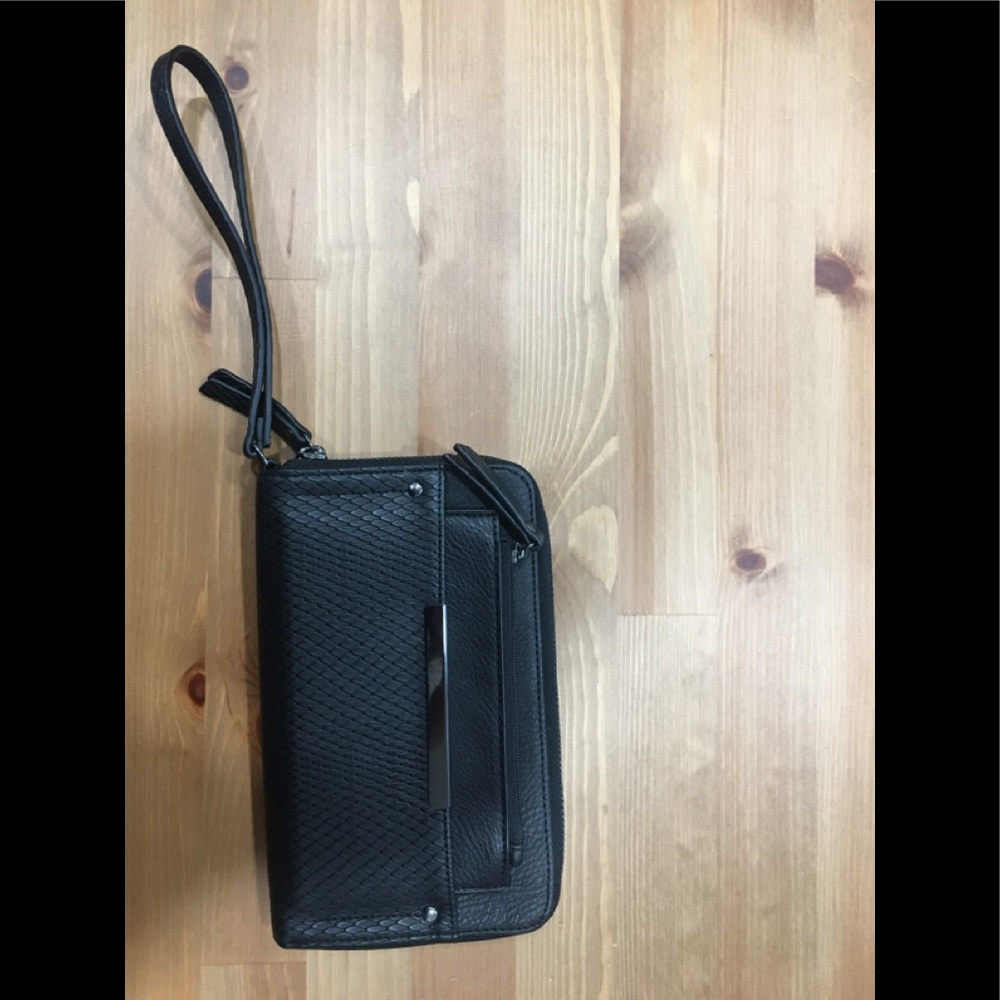 Apt 9 Wristlet